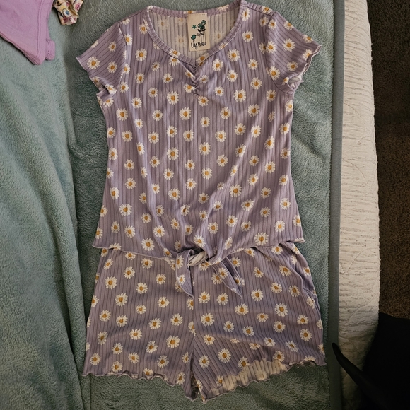 Lily Bleu Purple and White Daisy Matching Set - Picture 2 of 15
